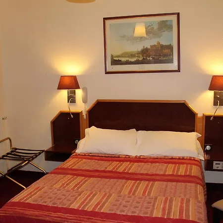 Hotel Les Deux Gares & 4*
